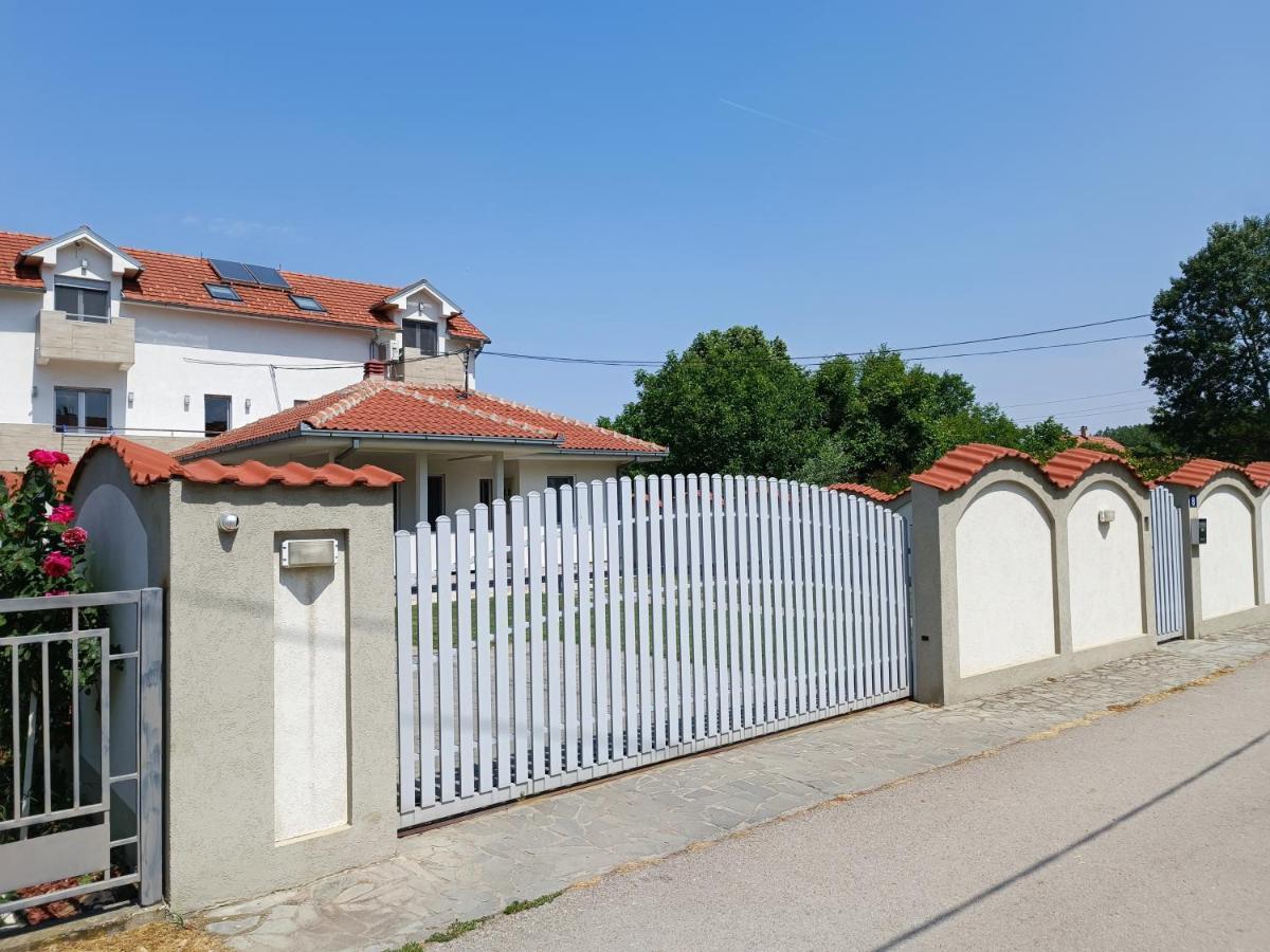 Serbian Home With Garden Krnjaca Exterior photo